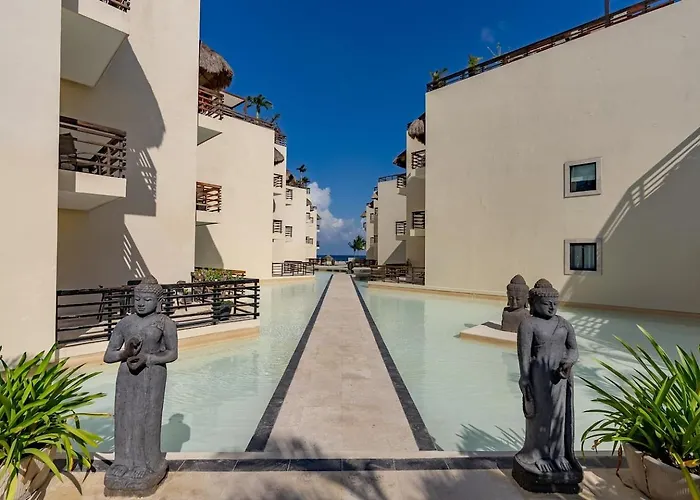 Private Pool On Luxury Penthouse Apartment *